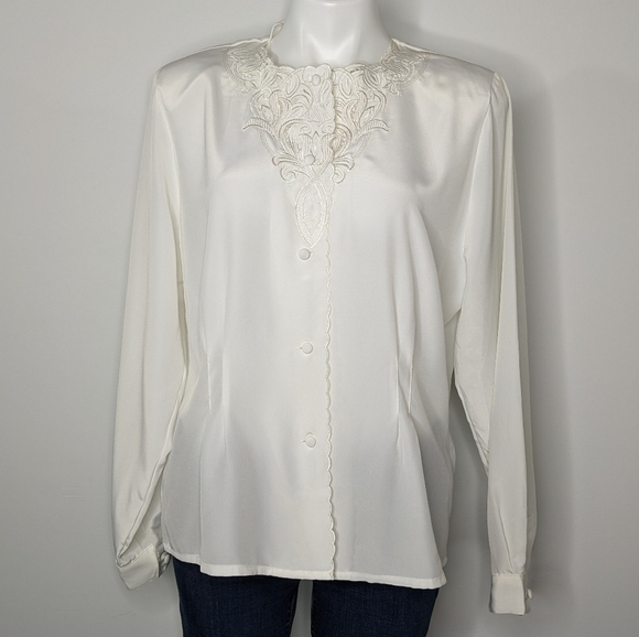 ✨3/$15 Vintage Le Caviar white embroidered button down 14 - Picture 1 of 7